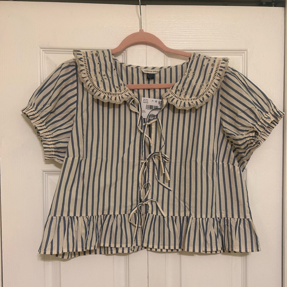 !New With Tags! American Eagle Collard Puff Sleeve Tie Front Blouse